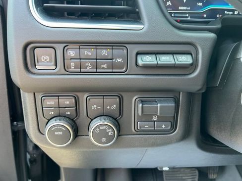 Used 2023 Chevrolet Tahoe Premier w/ Advanced Technology Package AWD/4WD image 33