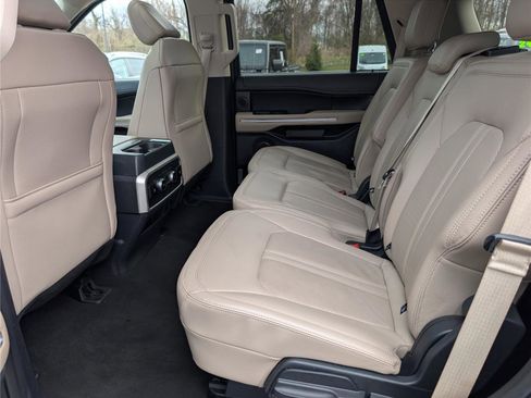 Used 2024 Ford Expedition Limited AWD/4WD image 18