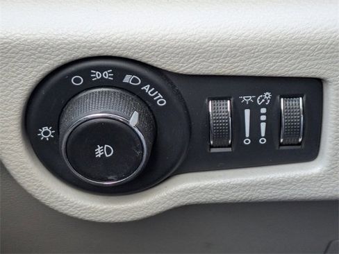 Used 2018 Chrysler Pacifica Touring Plus w/ Tire & Wheel Group image 25