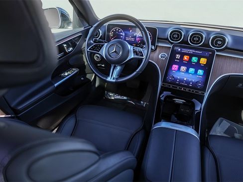 Used 2025 Mercedes-Benz C 300 Sedan image 29