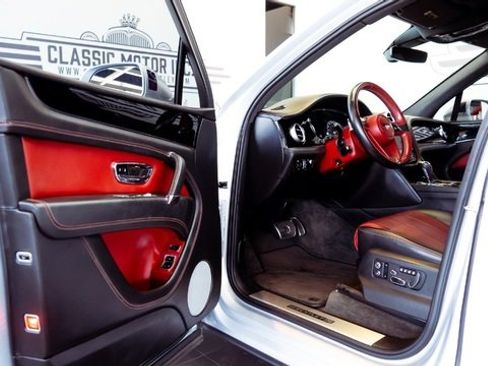 Used 2018 Bentley Bentayga image 10