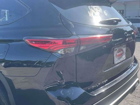 Used 2023 Toyota Highlander XSE AWD/4WD image 13