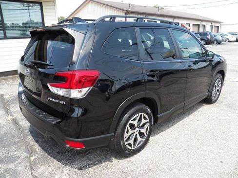 Used 2024 Subaru Forester Premium AWD/4WD image 3