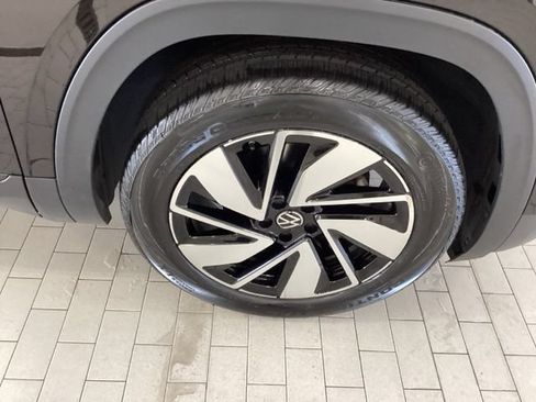 Used 2025 Volkswagen Atlas SE AWD/4WD image 22