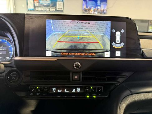 Used 2024 Toyota Crown Limited image 18