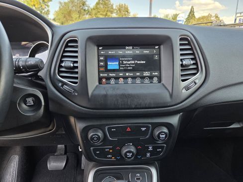 Used 2018 Jeep Compass Latitude w/ Popular Equipment Group AWD/4WD image 25