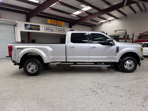 Used 2019 Ford F350 XLT w/ XLT Premium Package AWD/4WD image 9