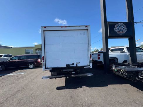 Used 2017 Ford E-350 and Econoline 350 Super Duty w/ Power Windows & Locks Group image 4