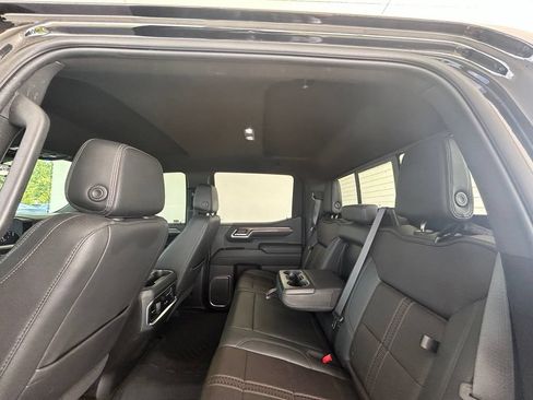 Used 2023 Chevrolet Silverado 1500 High Country w/ Technology Package AWD/4WD image 17