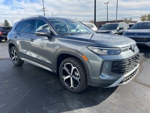 New 2026 Volkswagen Tiguan SE image 8