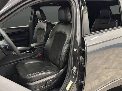 Used 2023 Jeep Grand Cherokee L Laredo AWD/4WD image 9