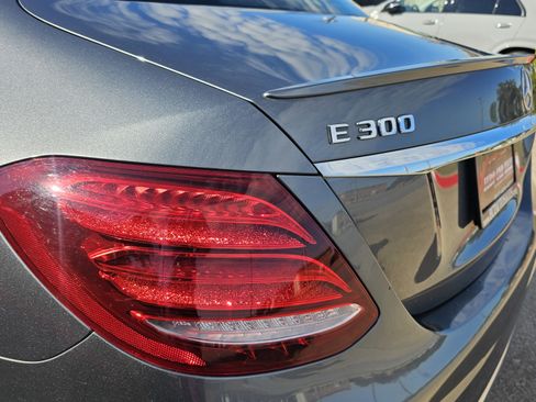 Used 2018 Mercedes-Benz E 300 w/ Premium 1 Package image 10