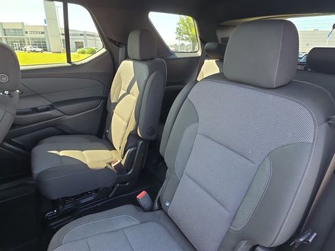 Used 2023 Chevrolet Traverse LT image 22