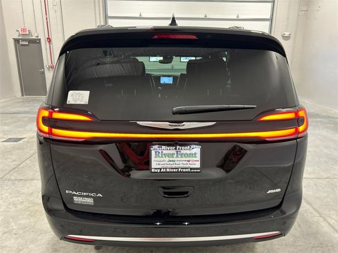 New 2026 Chrysler Pacifica Pinnacle image 7