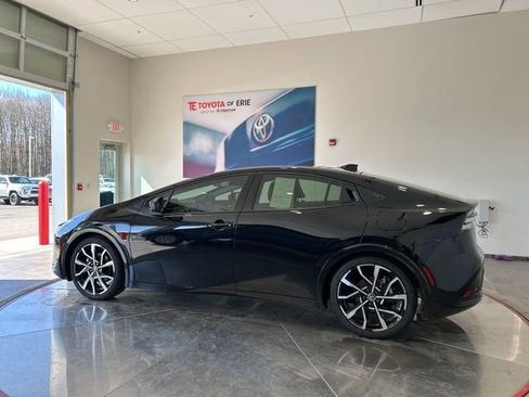 Used 2025 Toyota Prius Plug-In Hybrid w/ Limited Premium Package image 4