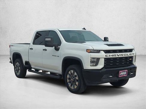 Used 2022 Chevrolet Silverado 2500 Custom w/ Custom Value Package image 3