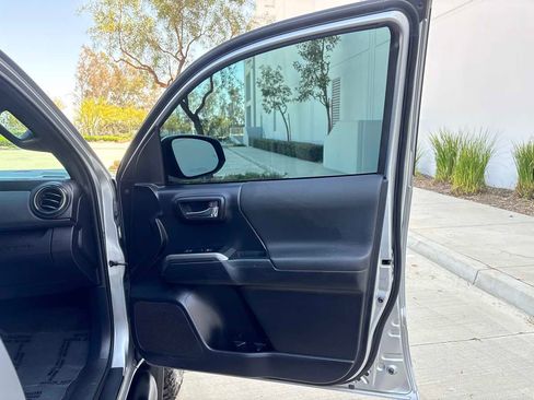 Used 2021 Toyota Tacoma TRD Off-Road w/ Technology Package RWD image 15