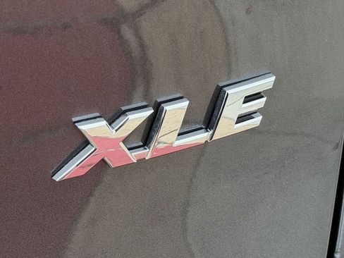 Used 2024 Toyota RAV4 XLE FWD image 11