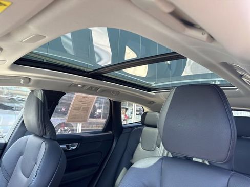 Certified 2025 Volvo XC60 B5 Plus image 27