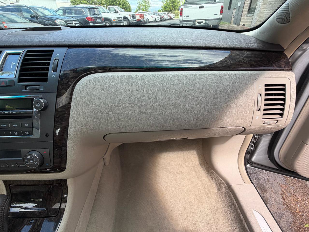 Used 2010 Cadillac DTS Luxury FWD image 35
