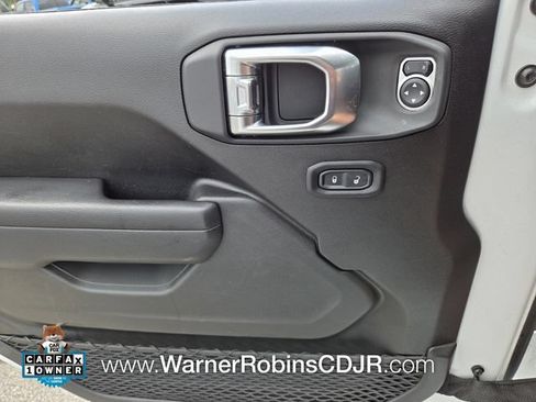Used 2025 Jeep Gladiator Mojave w/ Convenience Group AWD/4WD image 28