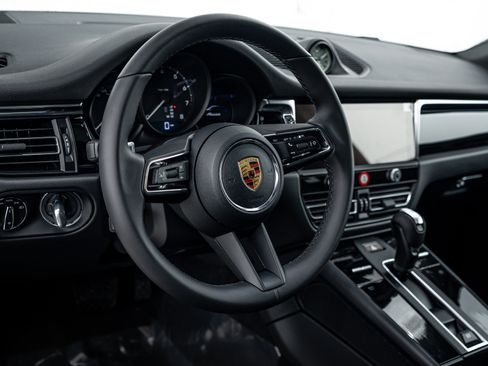 Certified 2026 Porsche Macan AWD/4WD image 16