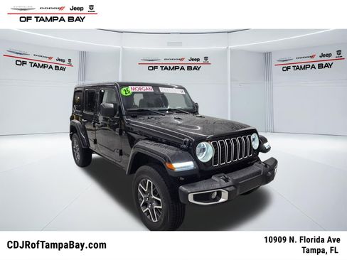 Used 2025 Jeep Wrangler Unlimited Sahara AWD/4WD image 1