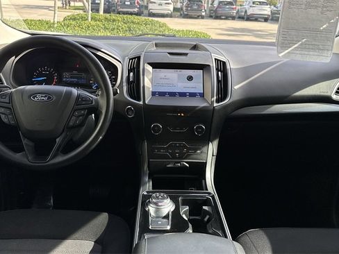 Used 2020 Ford Edge SE image 15