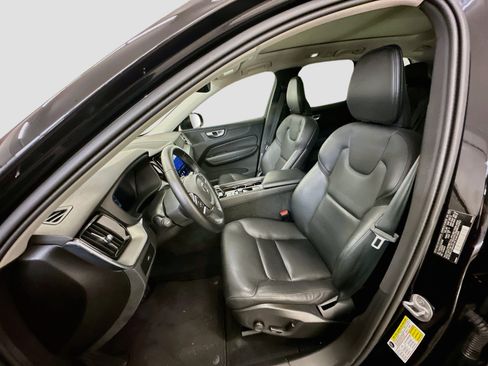 Used 2025 Volvo XC60 B5 Core AWD/4WD image 13