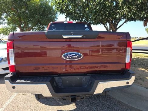 Used 2017 Ford F250 Lariat w/ Lariat Value Package AWD/4WD image 4