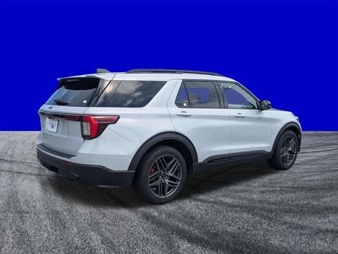 Certified 2026 Ford Explorer ST-Line w/ ST-Line Street Pack RWD image 4