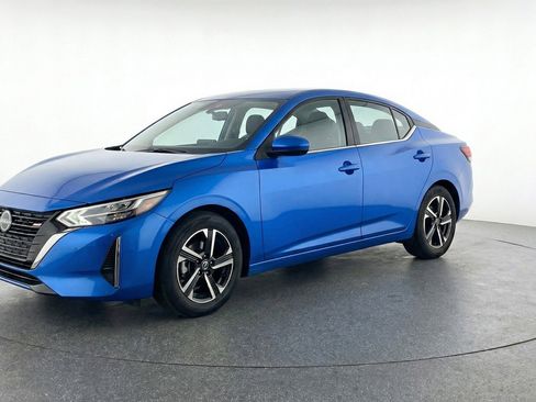 Used 2025 Nissan Sentra SV image 2