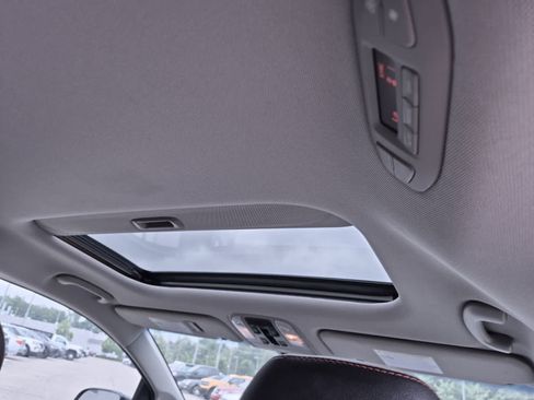 Used 2021 Kia Sedona EX w/ EX Premium Package FWD image 22