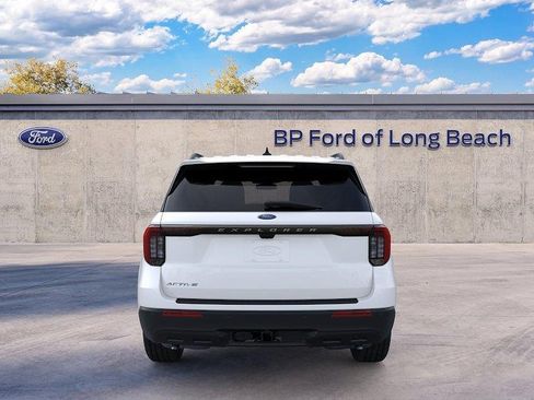 New 2026 Ford Explorer Active RWD image 5