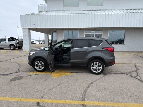 Used 2019 Ford Escape SE image 10