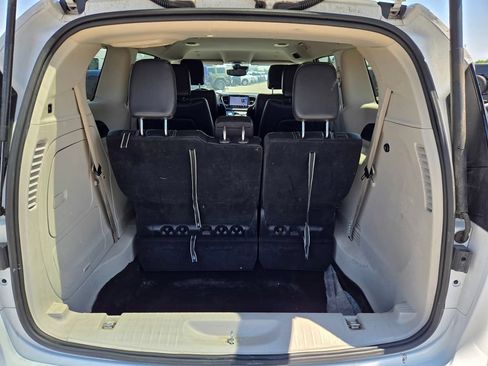 Used 2024 Chrysler Pacifica Limited FWD image 24