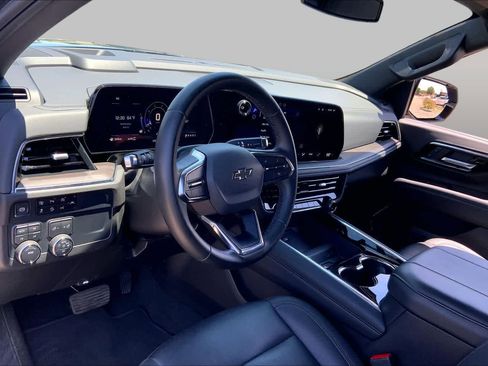 Used 2025 Chevrolet Suburban Z71 AWD/4WD image 17