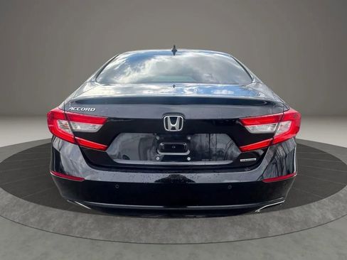Used 2018 Honda Accord Touring image 6