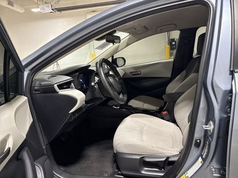 Used 2022 Toyota Corolla LE FWD image 19