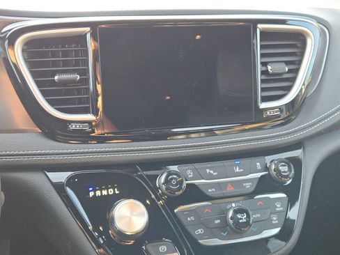 New 2026 Chrysler Pacifica Select image 21