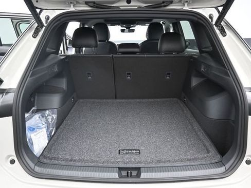 New 2026 Volkswagen Tiguan SE R-Line FWD image 12