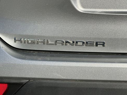 Used 2024 Toyota Highlander LE image 27