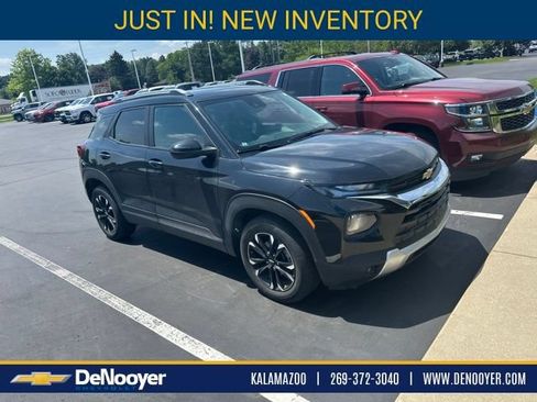Used 2023 Chevrolet TrailBlazer LT FWD image 1