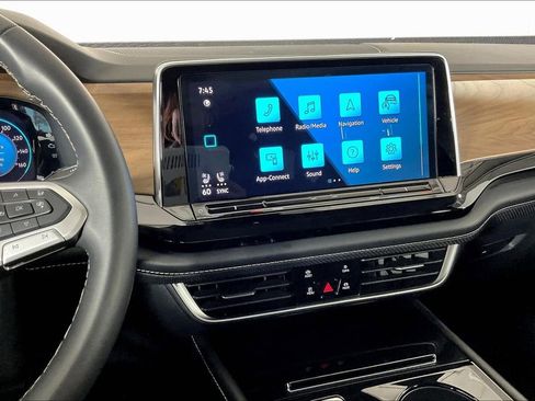 Used 2024 Volkswagen Atlas SE image 9