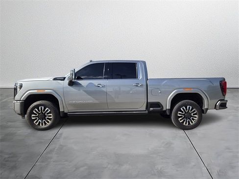 Used 2024 GMC Sierra 3500 Denali Ultimate image 2