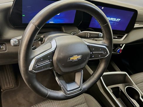 Used 2025 Chevrolet Equinox LT image 18