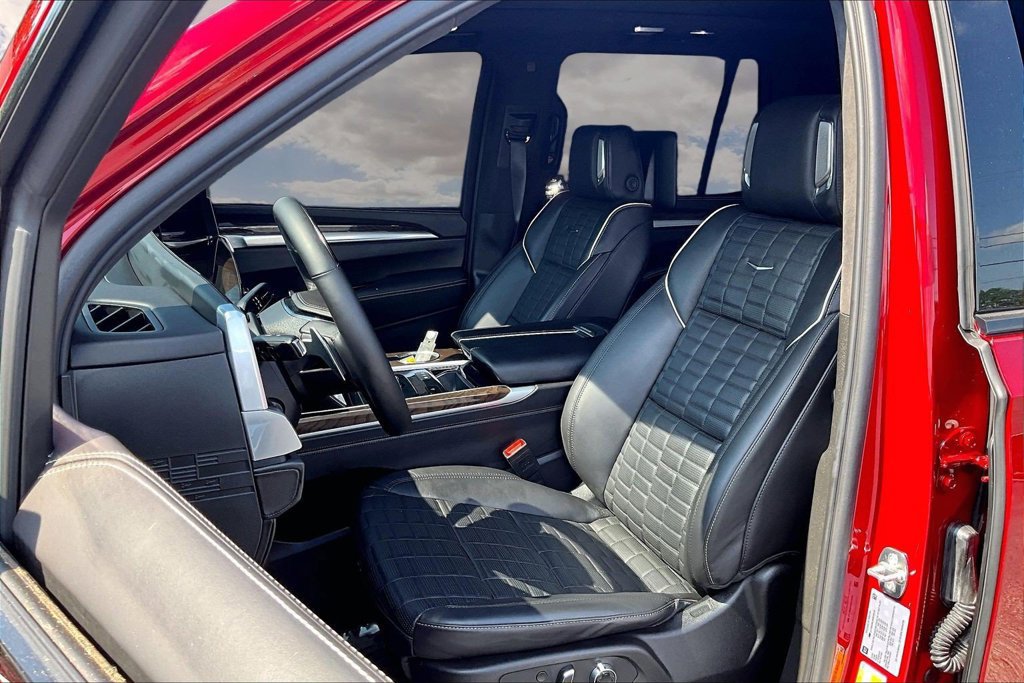 Used 2025 Cadillac Escalade Sport Platinum w/ LPO, ONYX Package AWD/4WD image 21