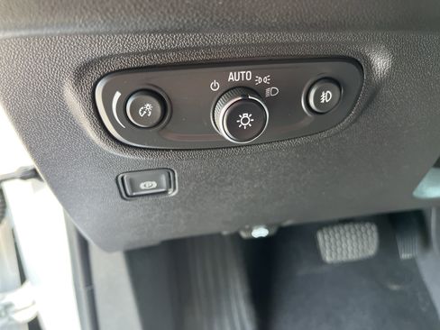 Used 2022 GMC Terrain SLT image 40