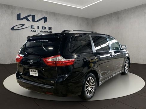 Used 2018 Toyota Sienna XLE image 6