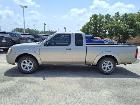 Used 2004 Nissan Frontier XE w/ (VTP) Value Truck Pkg RWD image 9